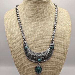 Silvetone Southwest Style Necklace